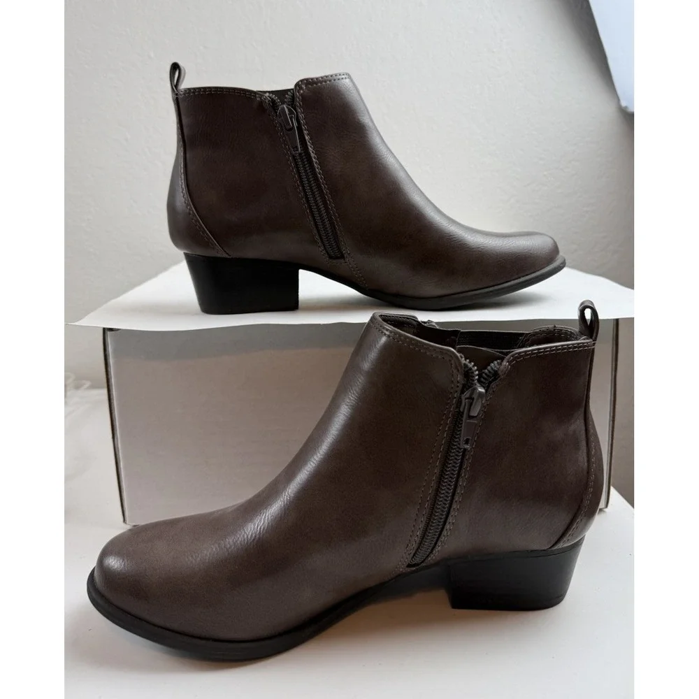 Unisa Pancey Chestnut Brown Leather Round Toe Zip Up Womens Ankle Boots Sz 7.5M